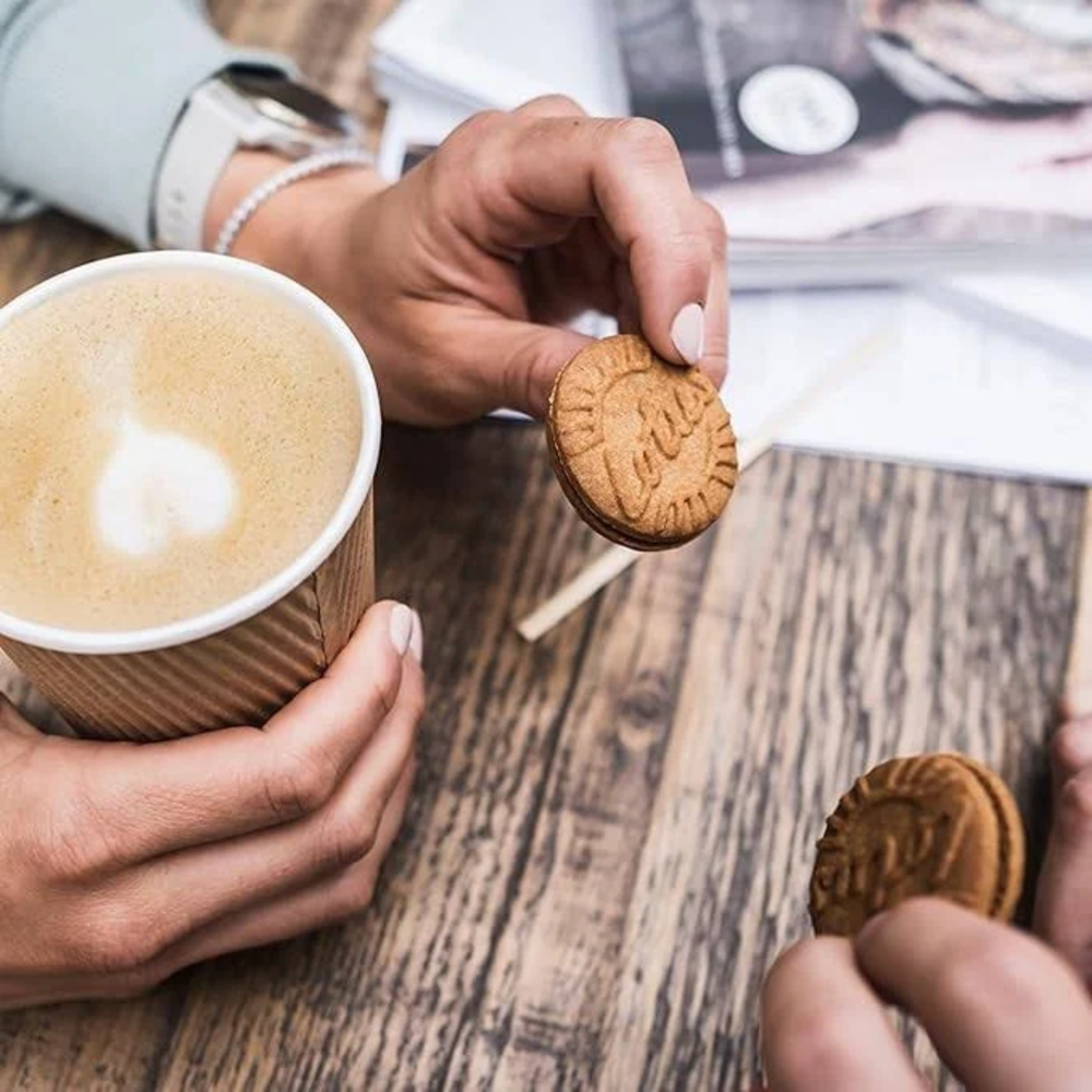 Lotus Biscoff Cream Cookies 150 g 9pcs ($3.99 per Unit [Exp: ]