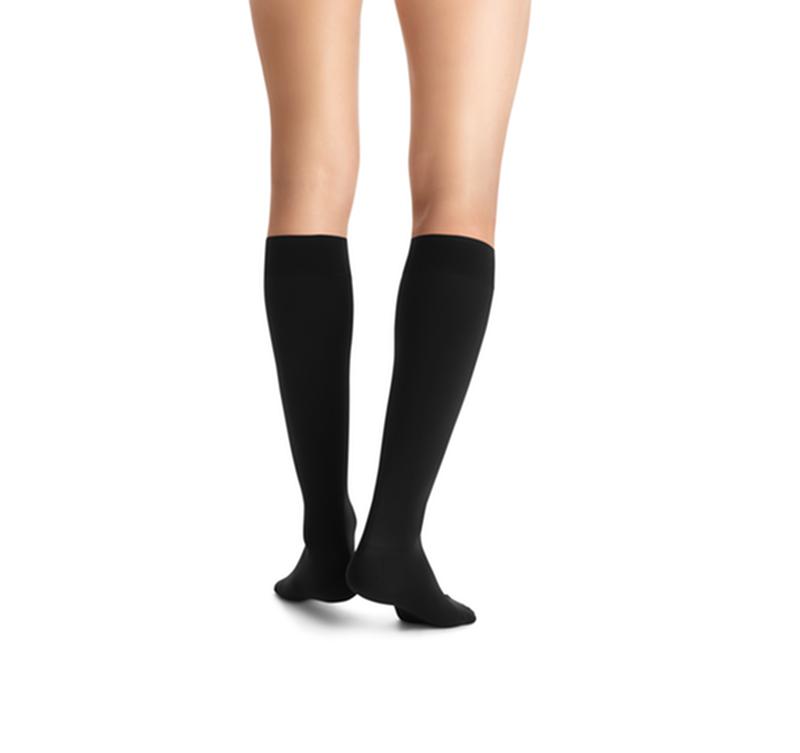 PR/1 JOBST SOFTFIT OPAQUE KNEE HIGH CLOSED TOE, SIZE L, 15-20MMHG, CLASSIC BLACK